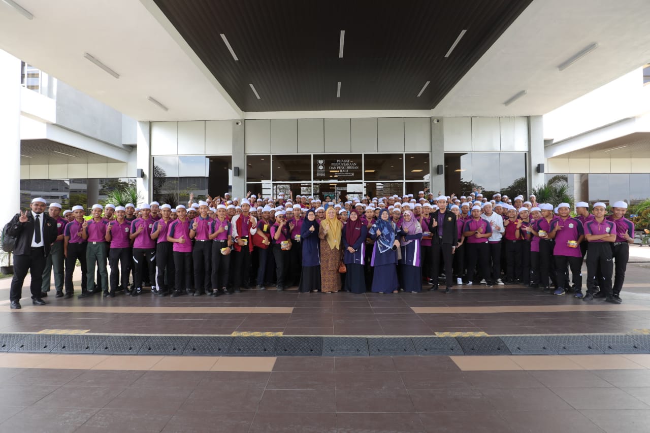 Lawatan  dari Maahad Syamsul Ma'arif (L) Labok, Machang ke Pejabat Perpustakaan dan Pengurusan Ilmu, Universiti Malaysia Kelantan (Bachok).