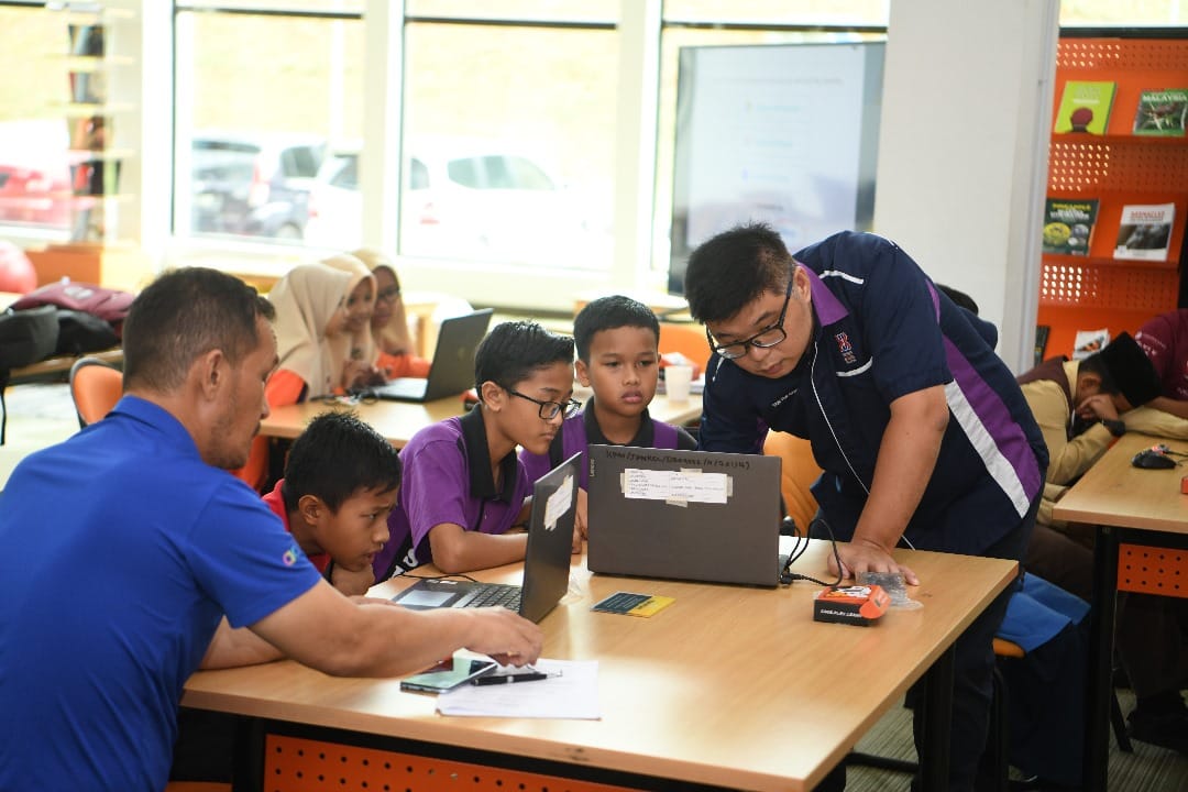 Bootcamp Digital Maker@Jeli bagi Mata pelajaran RBT Sekolah Rendah : Mikrobit.