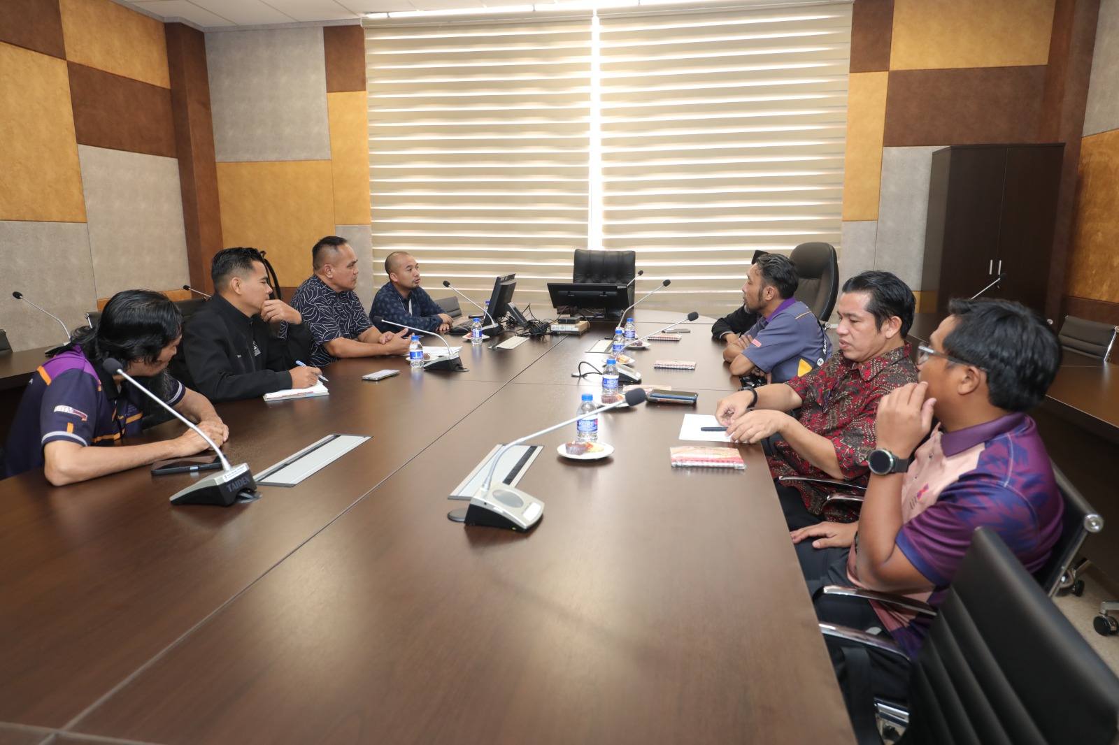 PERBINCANGAN AWAL PELAKSANAAN PROJEK RESOURCE SHARING UiTM¿UMK BERSAMA WAKIL PERPUSTAKAAN TENGKU ANIS, UiTM KELANTAN